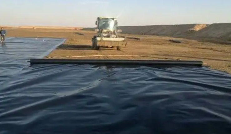 Geomembrane construction method