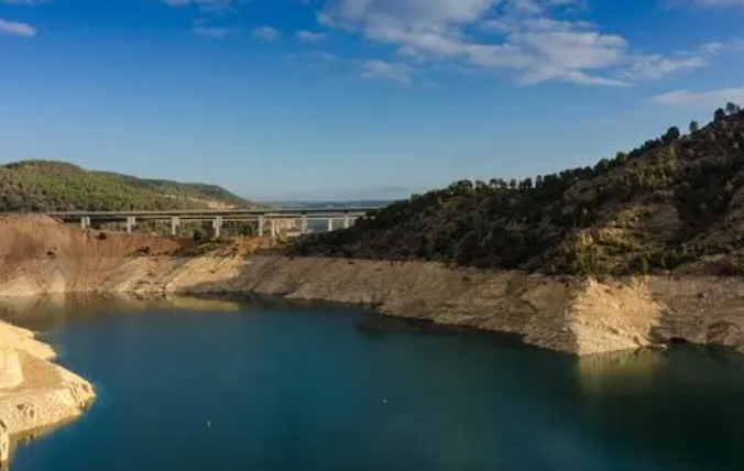 Geomembrane rockfill dam reservoir