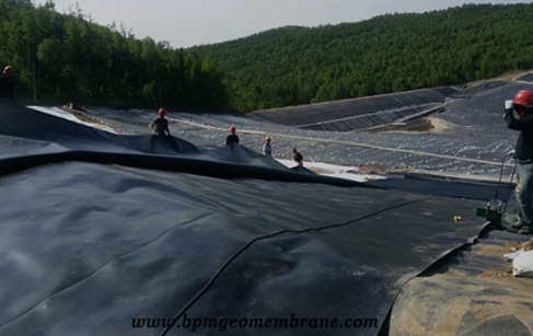 What is the difference between geotextile and geomembrane?