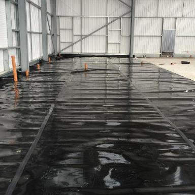 Does HDPE geomembrane dissolve in water?